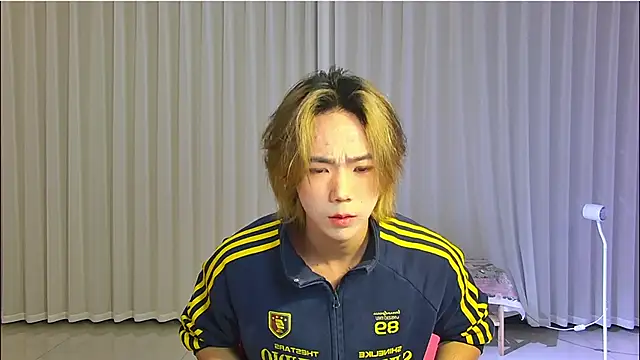 Snapshot of wumei-001 chatting on 04/03/26, 11:19 wumei-001 online show from 04/03/26, 11:19