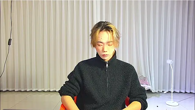 Snapshot of wumei-001 chatting on 04/04/26, 04:33 wumei-001 online show from 04/04/26, 04:33