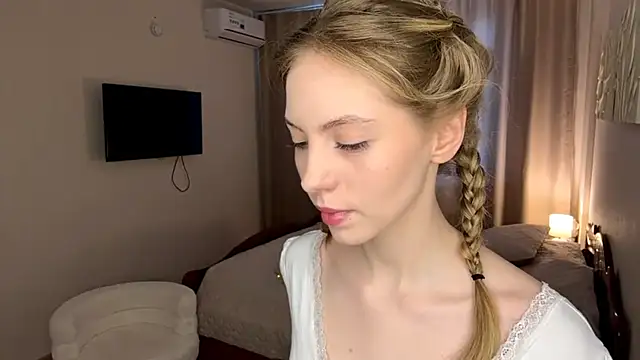 SofiaVelour online show from 04/04/26, 06:33