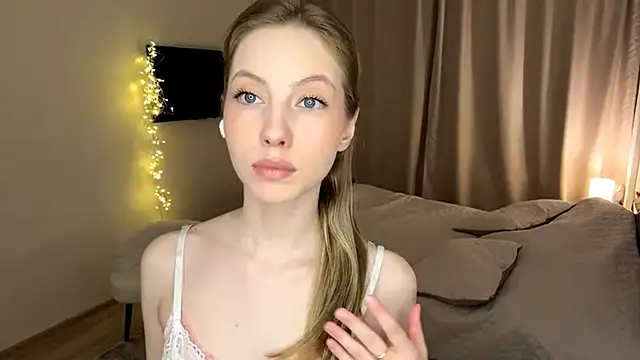 SofiaVelour online show from 04/12/26, 04:34