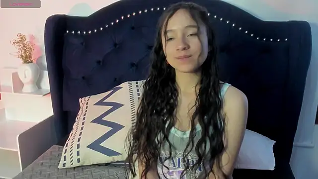 Snapshot of Honney_Bunny18 chatting on 04/06/26, 02:29 Honney Bunny18 online show from 04/06/26, 02:29