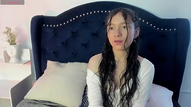 Snapshot of Honney_Bunny18 chatting on 04/08/26, 02:39 Honney Bunny18 online show from 04/08/26, 02:39