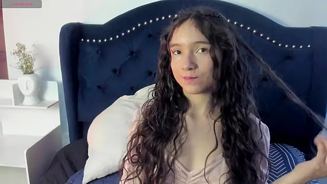 Snapshot of Honney_Bunny18 chatting on 04/13/26, 04:12 Honney Bunny18 online show from 04/13/26, 04:12