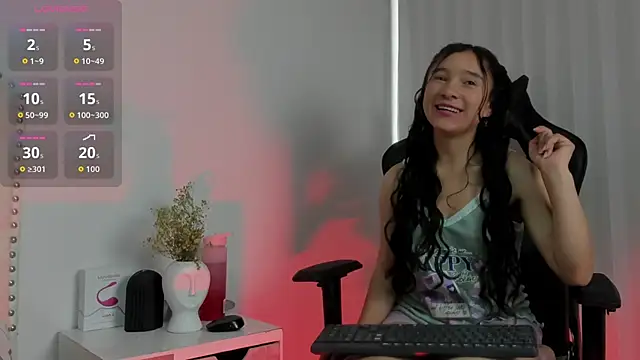 Snapshot of Honney_Bunny18 chatting on 04/15/26, 06:15 Honney Bunny18 online show from 04/15/26, 06:15