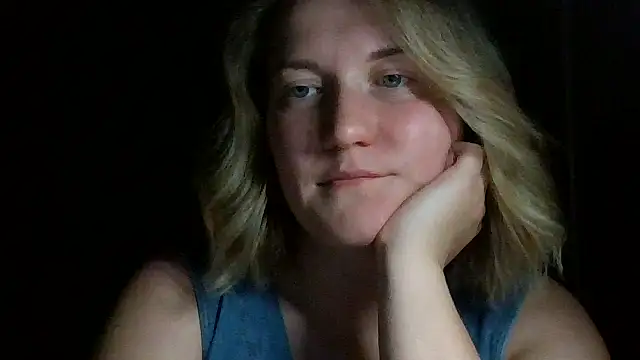 TinaKittyX online show from 05/13/26, 08:49