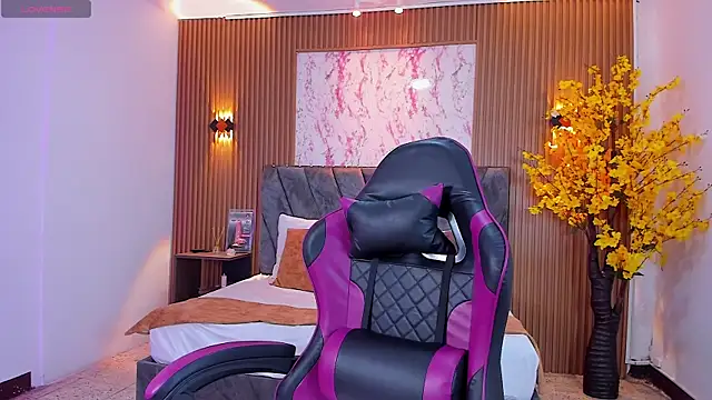 Vi zzy online show from 04/15/26, 06:48