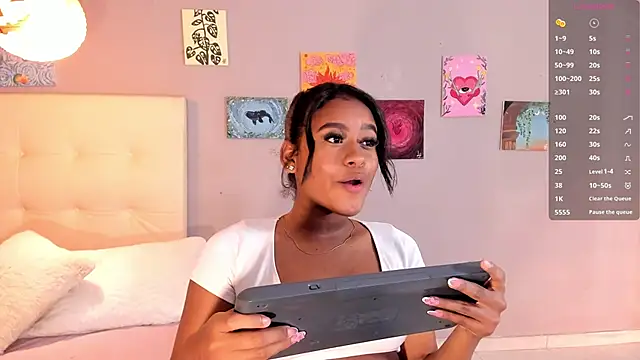 Snapshot of Melaniaa_Roussee chatting on 04/16/26, 02:56 Melaniaa Roussee online show from 04/16/26, 02:56