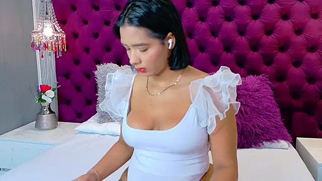 HilaryQueen  online show from 04/15/26, 01:29