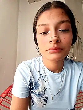 Snapshot of Lyra_Siren chatting on 04/14/26, 04:35 Lyra Siren online show from 04/14/26, 04:35