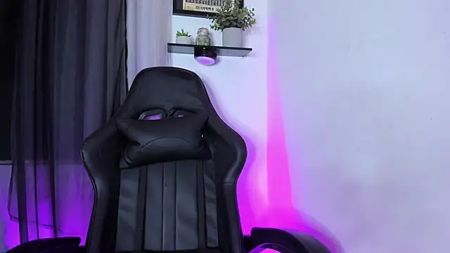 Red DollX online show from 04/14/26, 01:44