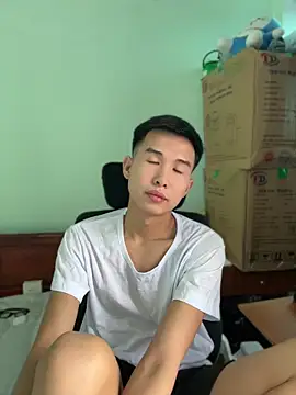 tuanhip online show from 04/15/26, 03:24