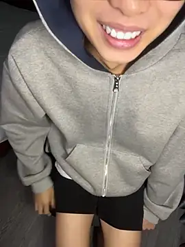 tuanhip online show from 05/19/26, 04:02
