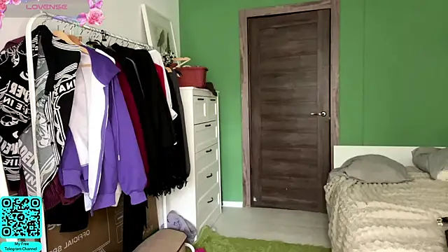 MadalynNosel online show from 05/27/26, 07:05