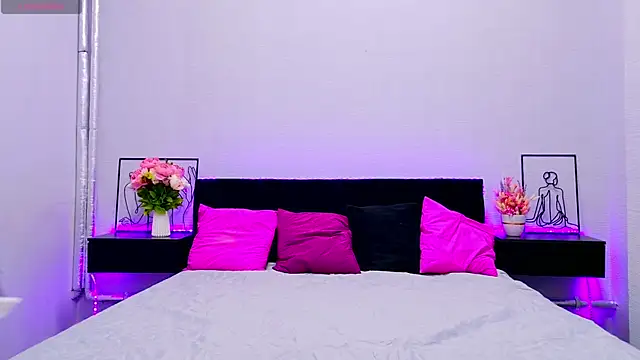 Nika Vibe online show from 04/04/26, 01:59