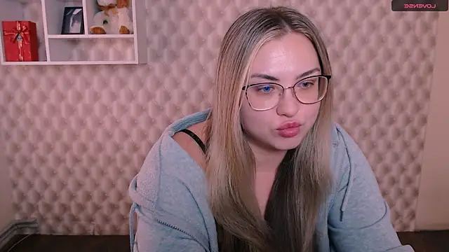 Snapshot of AminaSoul_ chatting on 04/16/26, 09:43 AminaSoul online show from 04/16/26, 09:43