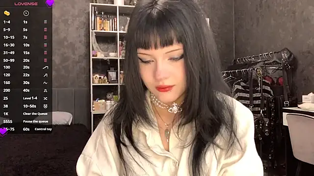 EmilyEmbears online show from 06/01/26, 06:37