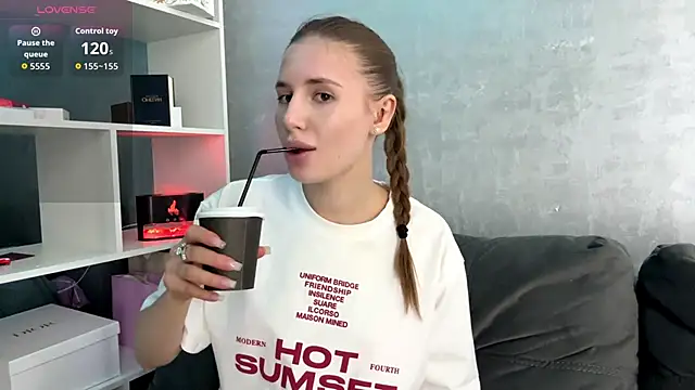 Snapshot of PollyRysh chatting on 04/06/26, 03:35 PollyRysh online show from 04/06/26, 03:35