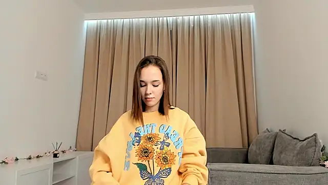 Snapshot of RoyceKintzel chatting on 04/06/26, 05:36 RoyceKintzel online show from 04/06/26, 05:36