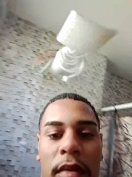 Snapshot of Lc022g chatting on 04/13/26, 11:59 Lc022g online show from 04/13/26, 11:59