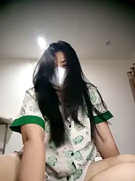 Snapshot of Alicee_001 chatting on 04/07/26, 04:29 Alicee 001 online show from 04/07/26, 04:29