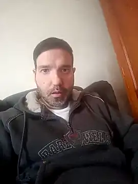 Snapshot of olivaissul chatting on 04/14/26, 01:28 olivaissul online show from 04/14/26, 01:28