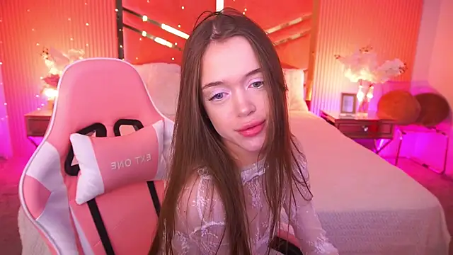 LunarDolly online show from 04/15/26, 06:09