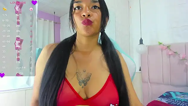 Snapshot of cloe_maisonn chatting on 04/11/26, 01:15 cloe maisonn online show from 04/11/26, 01:15