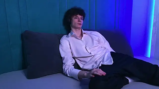 Snapshot of EdwardHogan chatting on 04/16/26, 03:13 EdwardHogan online show from 04/16/26, 03:13