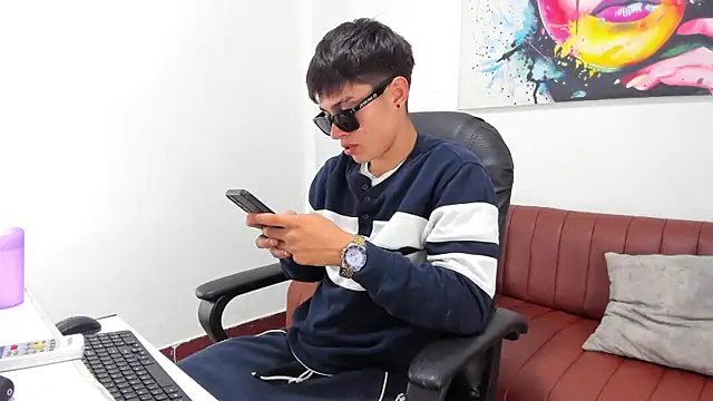 Thebestboyhot online show from 04/12/26, 05:12