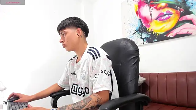 Thebestboyhot online show from 04/16/26, 06:14