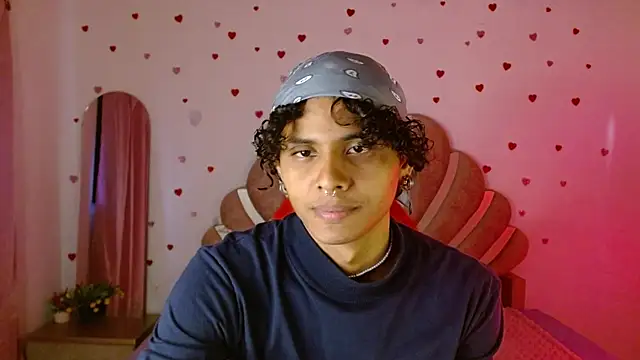 Snapshot of elio_fox chatting on 04/13/26, 11:37 elio fox online show from 04/13/26, 11:37