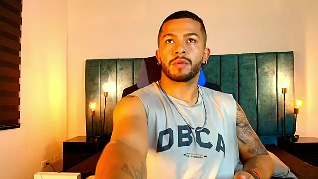 Snapshot of Enzo_Vitale_ chatting on 04/14/26, 07:20 Enzo Vitale online show from 04/14/26, 07:20