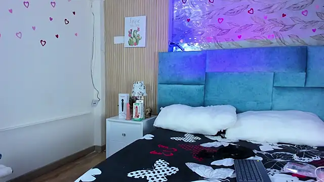 Snapshot of Delphine_doll chatting on 04/11/26, 11:58 Delphine doll online show from 04/11/26, 11:58