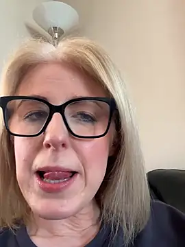 Snapshot of Laylaskyexx chatting on 04/07/26, 10:15 Laylaskyexx online show from 04/07/26, 10:15