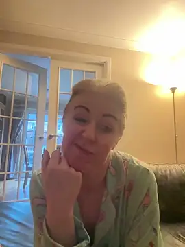 Snapshot of Laylaskyexx chatting on 04/09/26, 06:19 Laylaskyexx online show from 04/09/26, 06:19