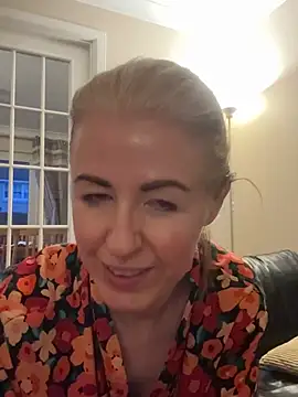 Snapshot of Laylaskyexx chatting on 04/10/26, 05:01 Laylaskyexx online show from 04/10/26, 05:01