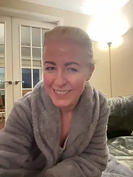 Snapshot of Laylaskyexx chatting on 04/15/26, 04:41 Laylaskyexx online show from 04/15/26, 04:41