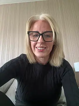 Snapshot of Laylaskyexx chatting on 04/16/26, 09:43 Laylaskyexx online show from 04/16/26, 09:43