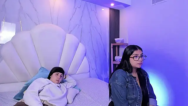 Elisa n Emma online show from 04/11/26, 08:13