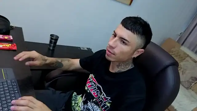 Charlie Foxie online show from 04/04/26, 08:06