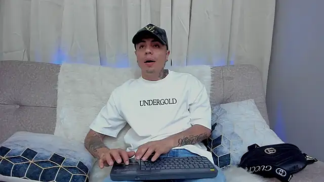 Charlie Foxie online show from 04/06/26, 06:53