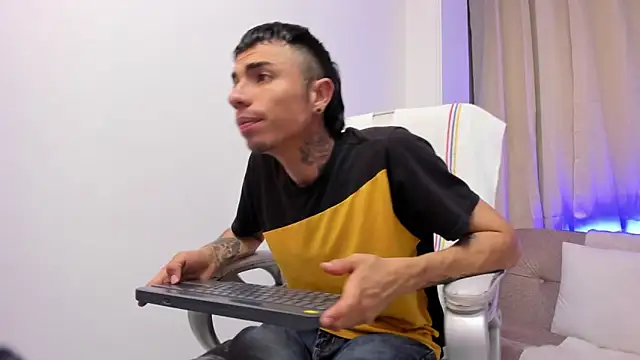 Charlie Foxie online show from 04/10/26, 03:34