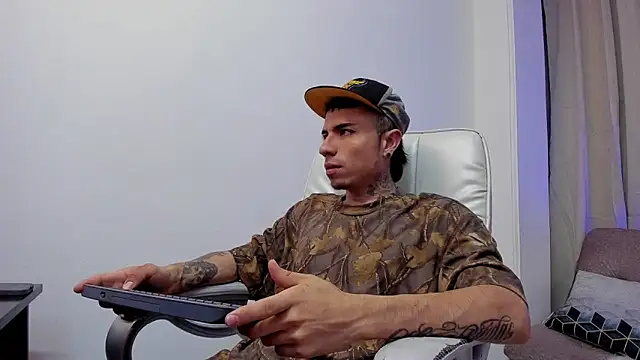 Charlie Foxie online show from 04/11/26, 02:38