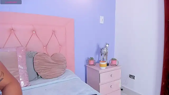 Kendall Rous  online show from 04/08/26, 01:22