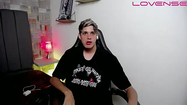 Snapshot of flaquito___ chatting on 04/15/26, 08:42 flaquito online show from 04/15/26, 08:42