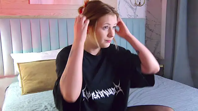 Snapshot of Mila_blum chatting on 04/10/26, 05:17 Mila blum online show from 04/10/26, 05:17