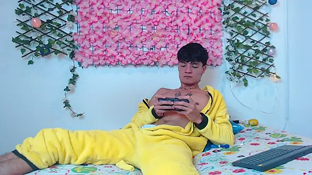 Alex latino  online show from 04/16/26, 03:07