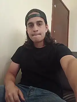 Snapshot of randomzombie27 chatting on 04/12/26, 08:47 randomzombie27 online show from 04/12/26, 08:47