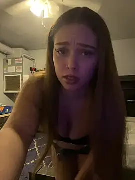 Snapshot of mariex83 chatting on 04/04/26, 02:54 mariex83 online show from 04/04/26, 02:54