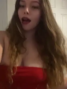 Snapshot of mariex83 chatting on 04/07/26, 02:01 mariex83 online show from 04/07/26, 02:01